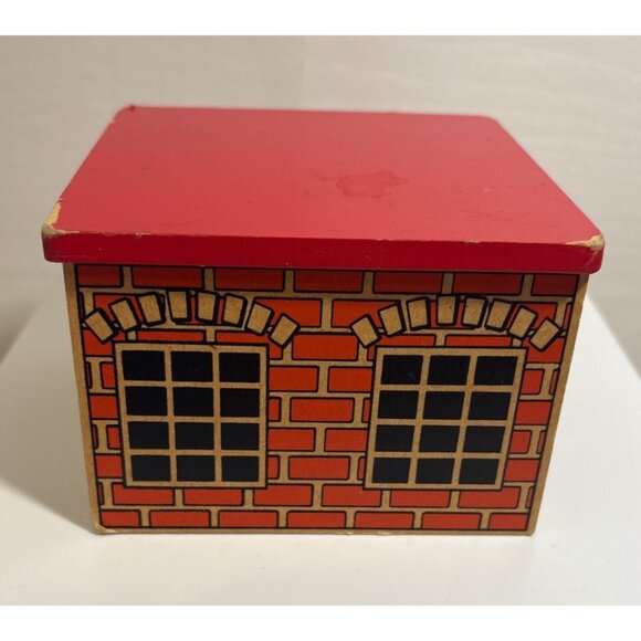 BRIO Garage Works with Thomas Train & Friends - Picture 2 of 8